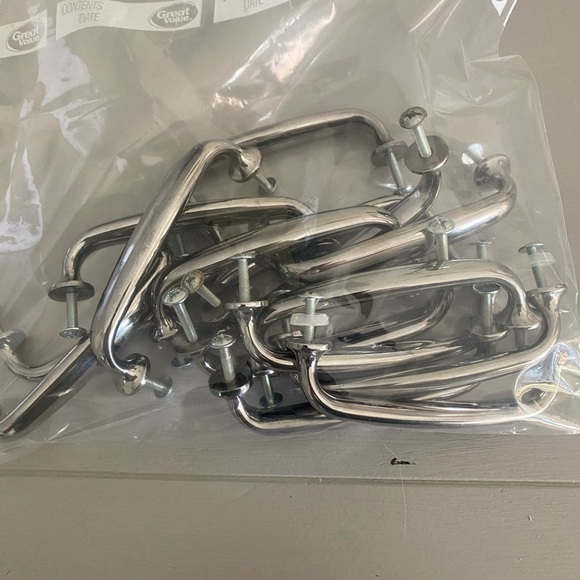 Other - Lot Of 15 Silver Chrome Cabinet Handles Or Drawer Pulls
Hardware is included.